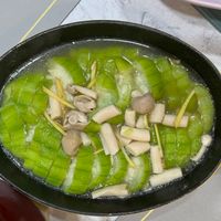 可能是香菇、豆腐、火鍋和粥的圖像