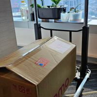 可能是顯示的文字是「 fendi'skitchen fendi's kitchen 」的圖像