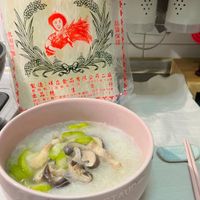 可能是粥、香菇、拉麵和文字的圖像