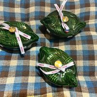 可能是餐巾環和文字的圖像