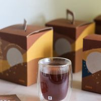 可能是茶、咖啡、咖啡杯和文字的圖像