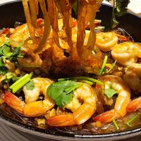 可能是拉麵、火鍋、炒麵和麵的圖像