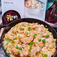 可能是炒飯、西班牙大鍋飯和文字的圖像