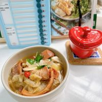 可能是豆腐、粥、拉麵、麵、火鍋和文字的圖像