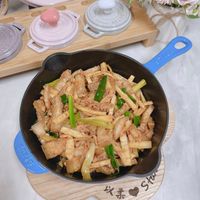 可能是豆腐和顯示的文字是「 STAU SEUB STAY a TVE 以亲 Sta 」的圖像