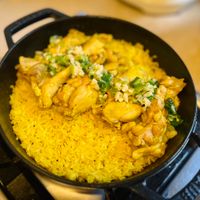 可能是炒飯、西班牙大鍋飯和印度香料飯的圖像