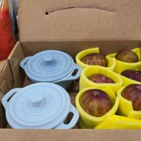 可能是舒芙蕾和顯示的文字是「 STAUB AUB GOCOA 110〇 STAUB S UB 」的圖像