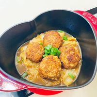 可能是炸丸子、拉麵和文字的圖像