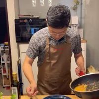 可能是 1 人、西班牙大鍋飯和義大利麵的圖像