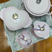 可能是鬆餅機、紅心和文字的圖像