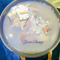 可能是粥、豆腐和顯示的文字是「 Joan Chang 」的圖像