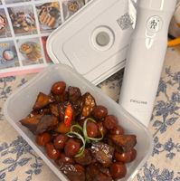 可能是‎顯示的文字是「 ‎Chia Huna 20c Chang Olivia Hsu ArielChia Midari Leb.luana 082 SOMS A لى ZWILLING 家 កម‎ 」‎的圖像