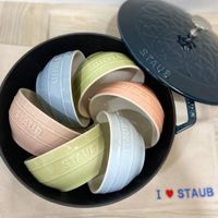 可能是‎顯示的文字是「‎之 a SAA BNVAS SAVA SOMES טטב STAUB STAUB S STAUL STAUD ع I STAUB‎ 」‎的圖像