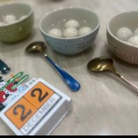可能是港式點心、甜點、粥、豆腐、龍眼和文字的圖像