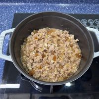 可能是炒飯和北非小米飯的圖像