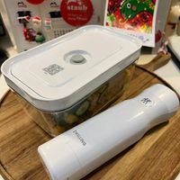 可能是研磨機、泡茶器和文字的圖像