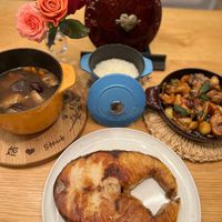 可能是食物和顯示的文字是「 GAUD ክድ 姫 Staub 」的圖像