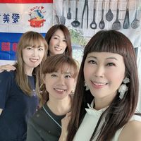 可能是 4 個人和文字的圖像