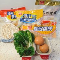 可能是炒麵、豆腐、麵、拉麵和文字的圖像