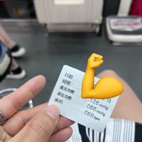 可能是票根、火車和顯示的文字是「 S መመስጥለ። 日期 時間 最高血壓 脈拍 最低血壓 126 :15 7 066 bpm 066mmHg mmHg mmHg mmHg 069 069bpm 」的圖像