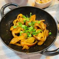 可能是燉小牛膝、香菇和豆腐的圖像