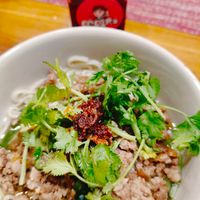 可能是拉麵、麵和文字的圖像
