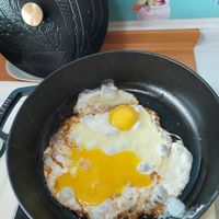 可能是水波蛋和蛋黃的圖像