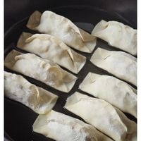 可能是食物和顯示的文字是「 A.R 」的圖像