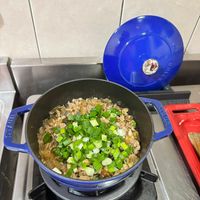 可能是西班牙大鍋飯、炒飯、印度香料飯、燉小牛膝和牧羊人派的圖像