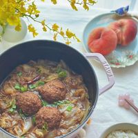 可能是顯示的文字是「 STAUB 」的圖像