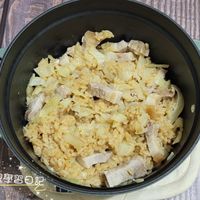 可能是炒飯、牧羊人派和顯示的文字是「 T料理學習日記」的圖像
