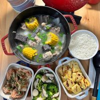 可能是火鍋、西班牙大鍋飯和豆腐的圖像