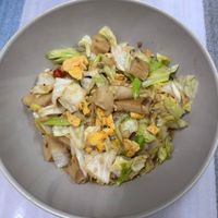 可能是炒麵和豆腐的圖像