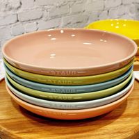 可能是顯示的文字是「 STAUB STAUB STAUB STATE 」的圖像