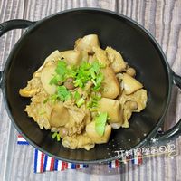 可能是豆腐、燉小牛膝和文字的圖像