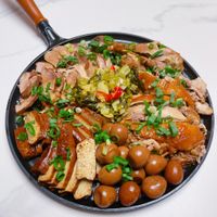 可能是火鍋、豆腐、香菇和文字的圖像