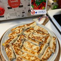 可能是港式點心、肉餡餅和文字的圖像