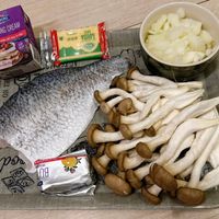 可能是香菇、豆腐、鯷魚和文字的圖像