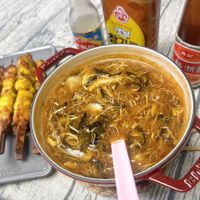 可能是拉麵、麵、炒麵和文字的圖像