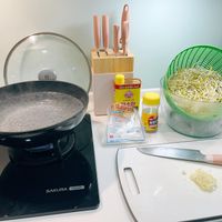 可能是炒麵、義大利麵和炒飯的圖像