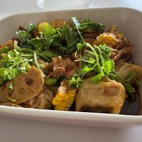 可能是燉小牛膝、拉麵和豆腐的圖像