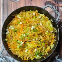 可能是西班牙大鍋飯、印度香料飯和炒飯的圖像