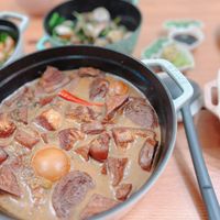 可能是豆腐、火鍋和顯示的文字是「 STRUB TAUB 」的圖像