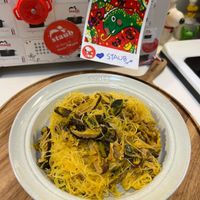 可能是義大利麵、炒麵和文字的圖像