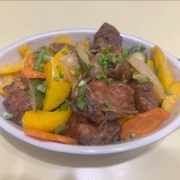 可能是燉小牛膝和快炒的圖像