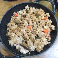 可能是北非小米飯和炒飯的圖像