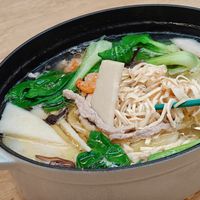 可能是拉麵、火鍋、麵和豆腐的圖像