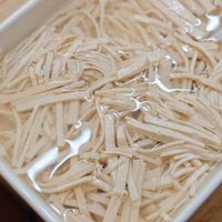 可能是義大利麵、豆腐和拉麵的圖像