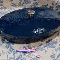 可能是顯示的文字是「 TAUB staub staub 」的圖像