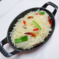 可能是炒麵、麵、義大利麵和豆腐的圖像